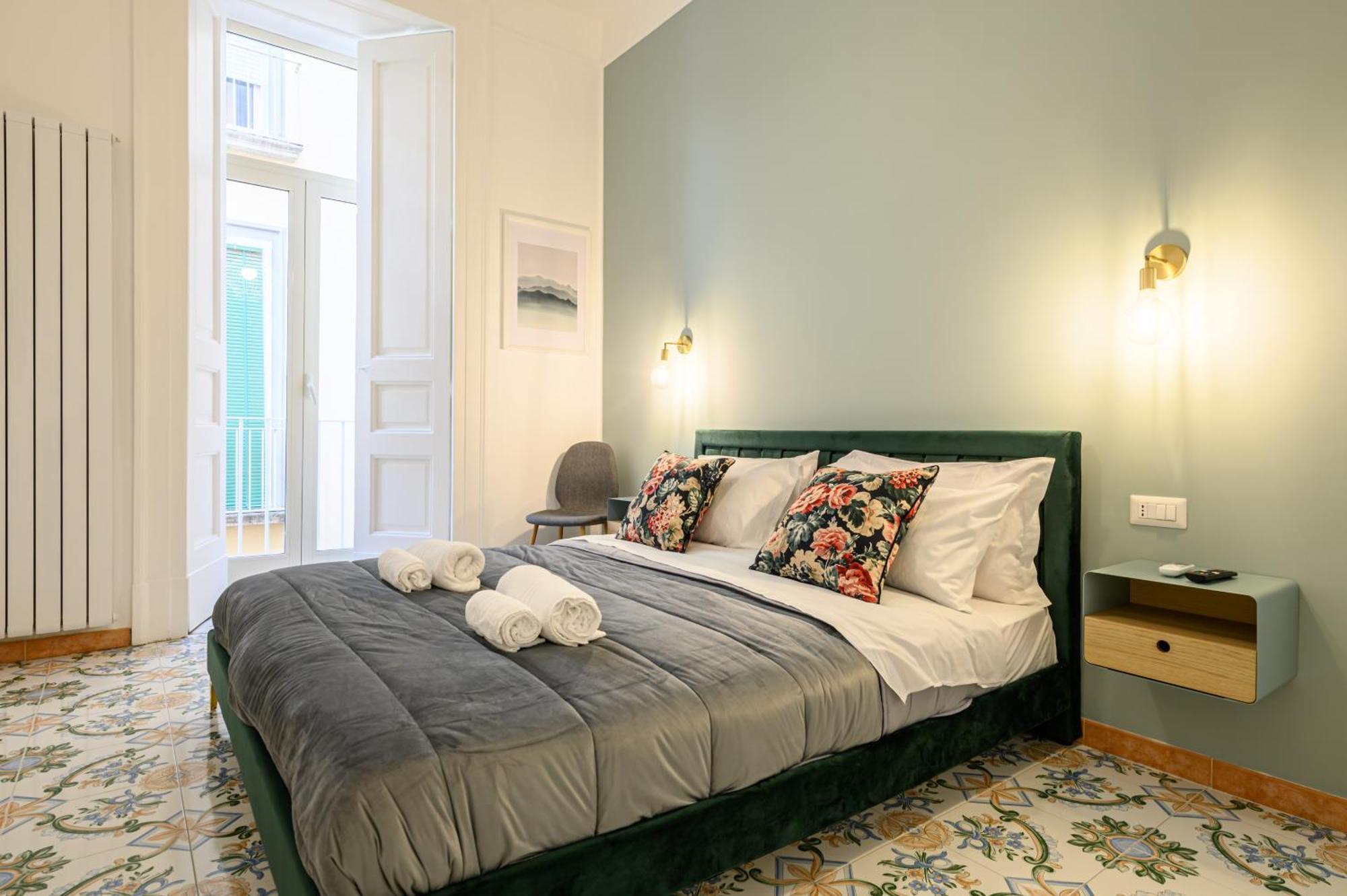 Guest House 121 Charming Apartment 那不勒斯 外观 照片