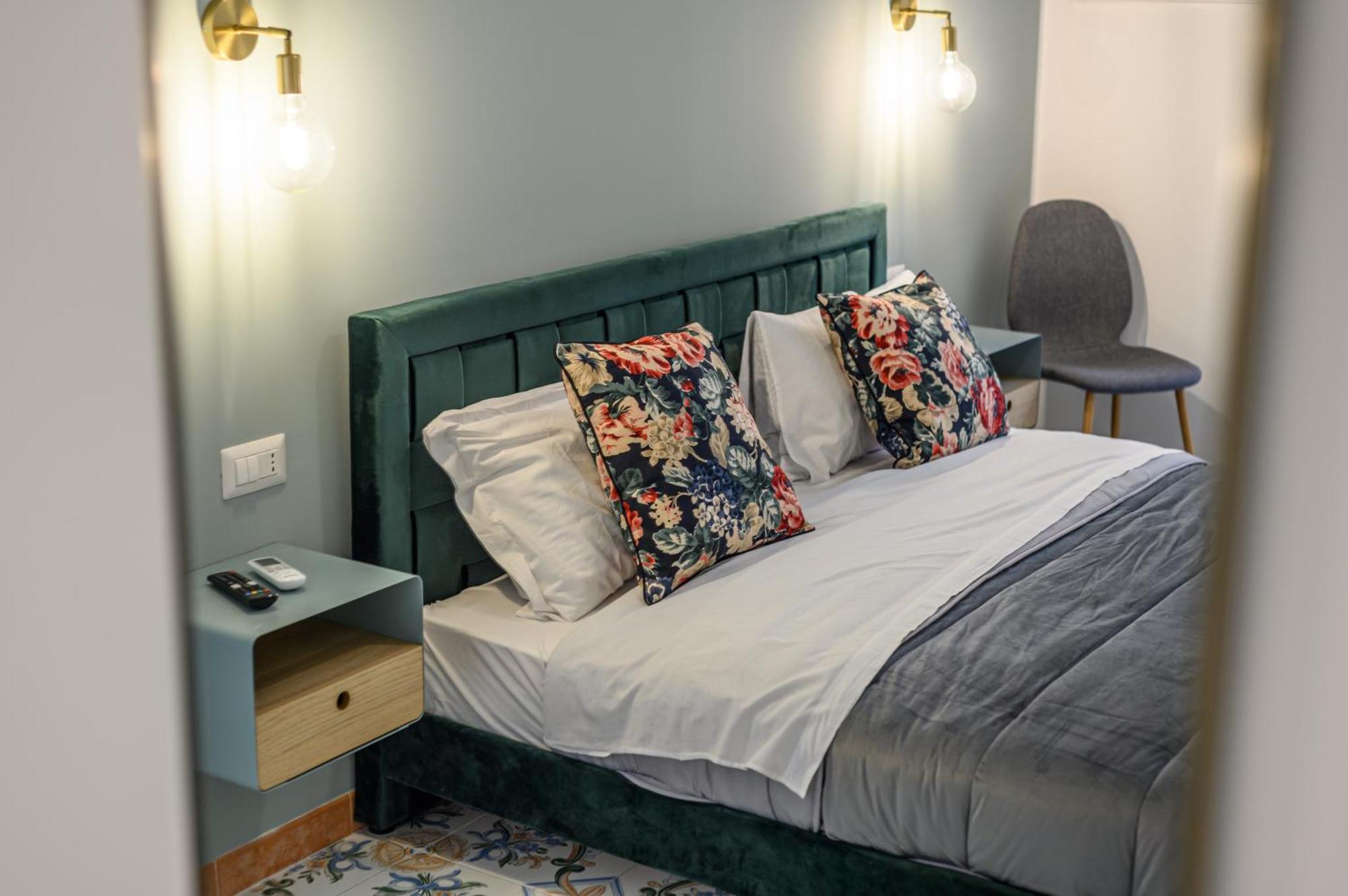 Guest House 121 Charming Apartment 那不勒斯 外观 照片