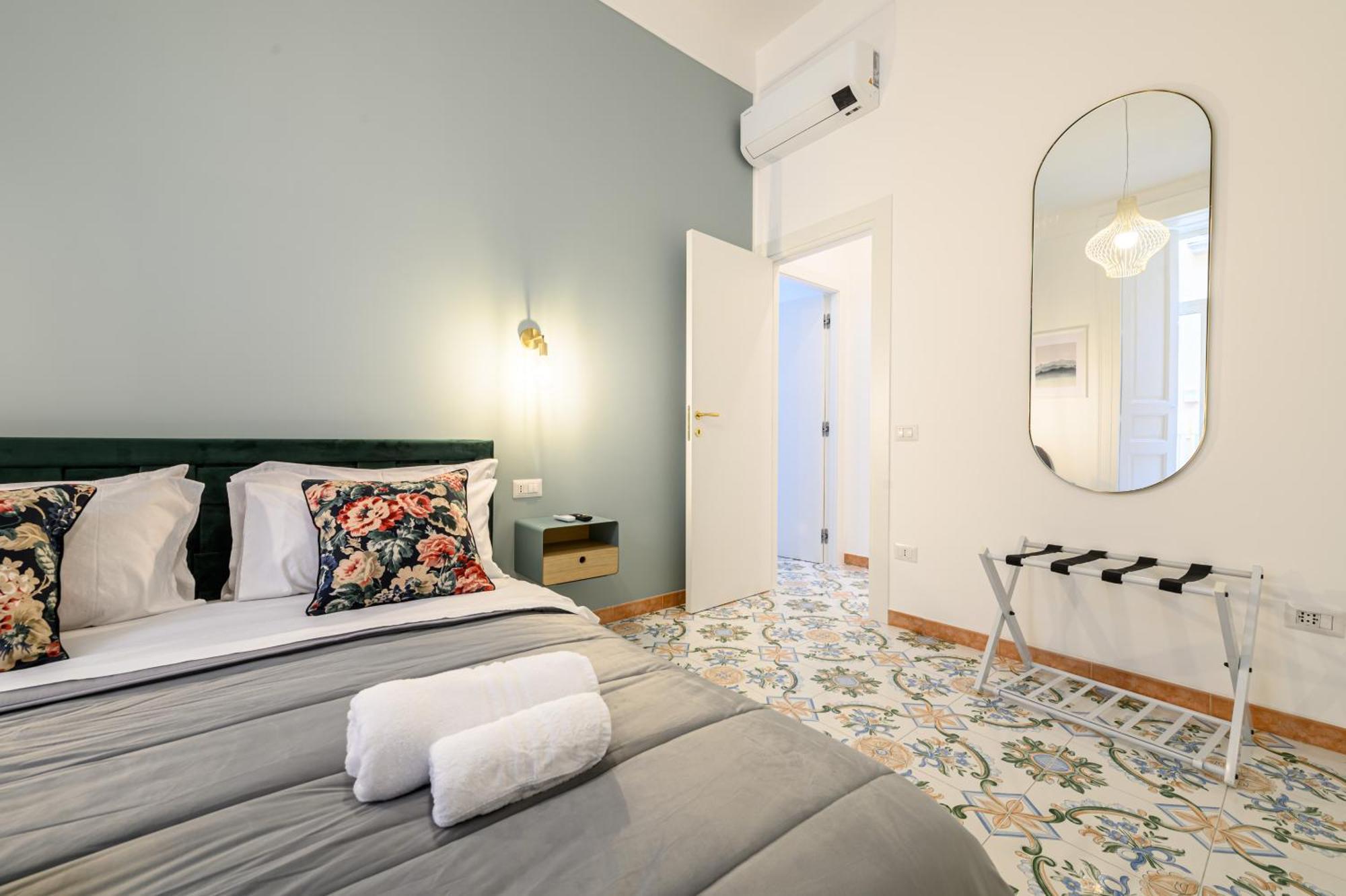 Guest House 121 Charming Apartment 那不勒斯 外观 照片
