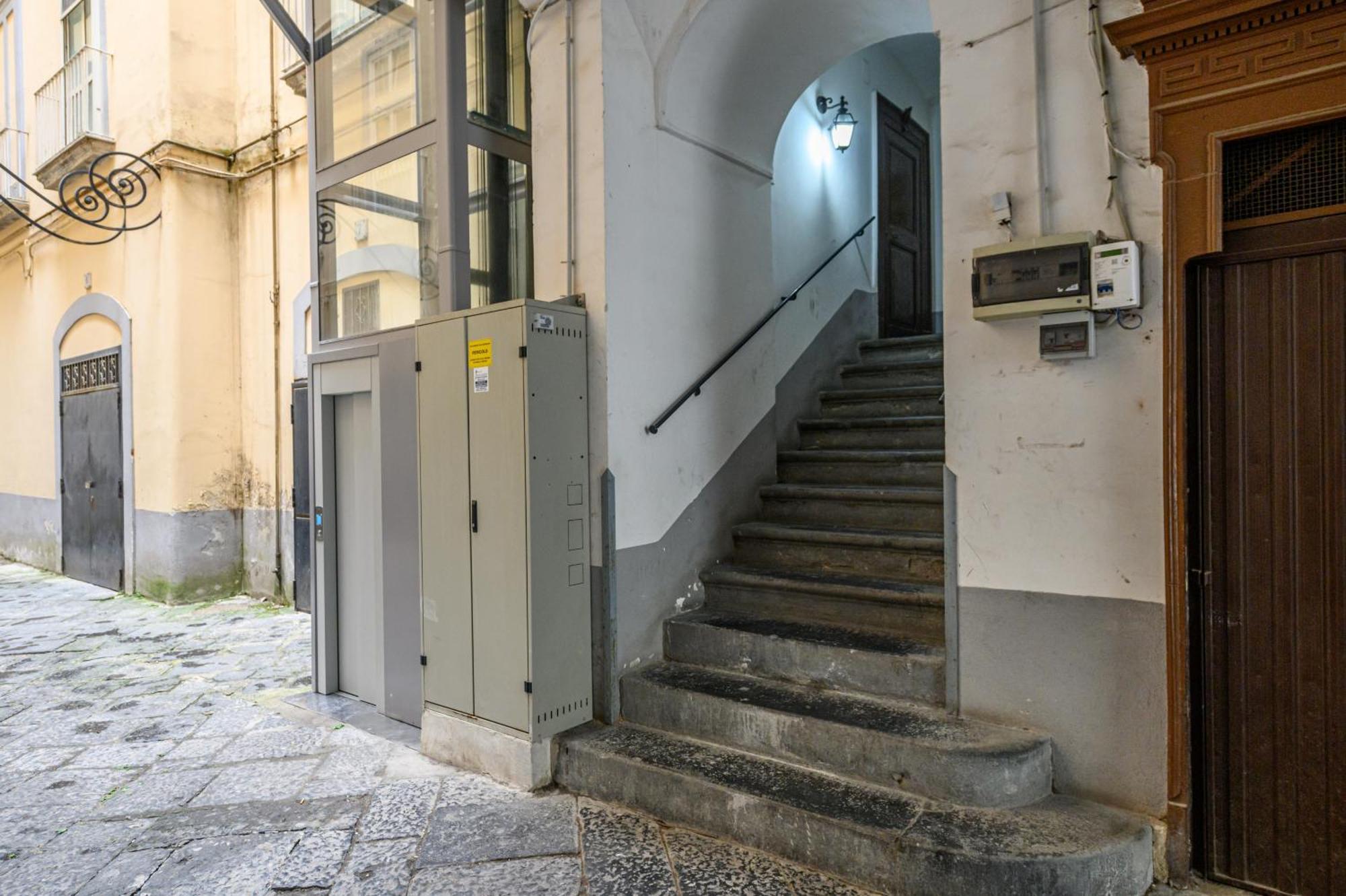 Guest House 121 Charming Apartment 那不勒斯 外观 照片